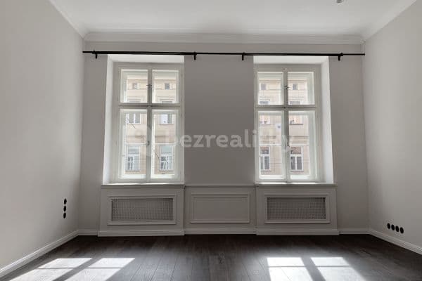Prenájom bytu 2-izbový 66 m², Štefánikova, Praha Prenájom bytu 2-izbový 66 m², Štefánikova, Praha