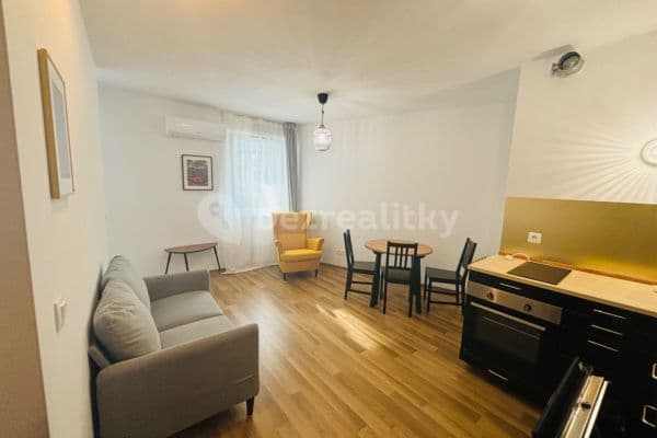 Prenájom bytu 2-izbový 45 m², Mickiewiczova, Bratislava - mestská časť Staré Mesto Prenájom bytu 2-izbový 45 m², Mickiewiczova, Bratislava - mestská časť Staré Mesto