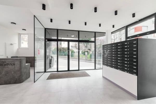 Prenájom bytu Garsoniéra 29 m², Perucká, Praha - Vinohrady Prenájom bytu Garsoniéra 29 m², Perucká, Praha - Vinohrady