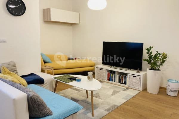 Prenájom bytu 2-izbový 51 m², Černokostelecká, Praha, Praha