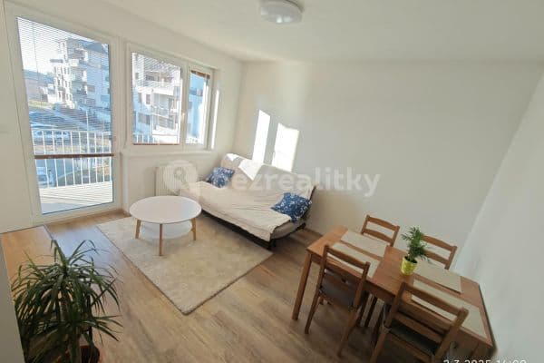 Prenájom bytu 3-izbový 51 m², Želetická, Praha Prenájom bytu 3-izbový 51 m², Želetická, Praha