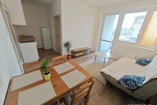 Prenájom bytu 3-izbový 51 m², Želetická, Praha Prenájom bytu 3-izbový 51 m², Želetická, Praha