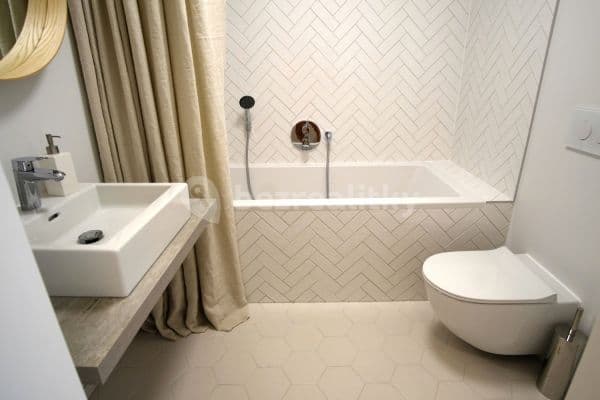 Prenájom bytu 1-izbový 43 m², U Hranic, Hlavní město Praha Prenájom bytu 1-izbový 43 m², U Hranic, Hlavní město Praha