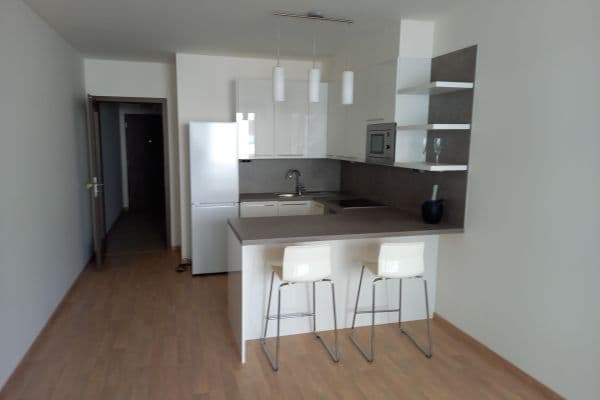 Prenájom bytu 2-izbový 52 m², Ferrariho, Praha Prenájom bytu 2-izbový 52 m², Ferrariho, Praha