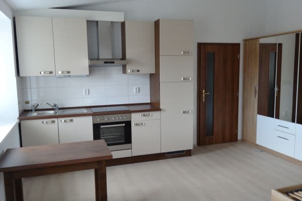 Prenájom bytu 1-izbový 45 m², Fügnerova, Poděbrady Prenájom bytu 1-izbový 45 m², Fügnerova, Poděbrady