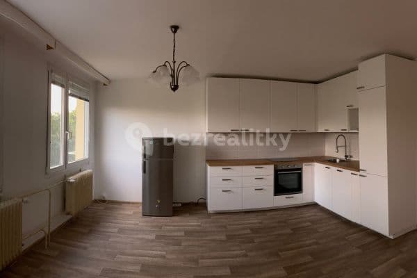 Prenájom bytu 3-izbový 70 m², Nedvězská, Praha