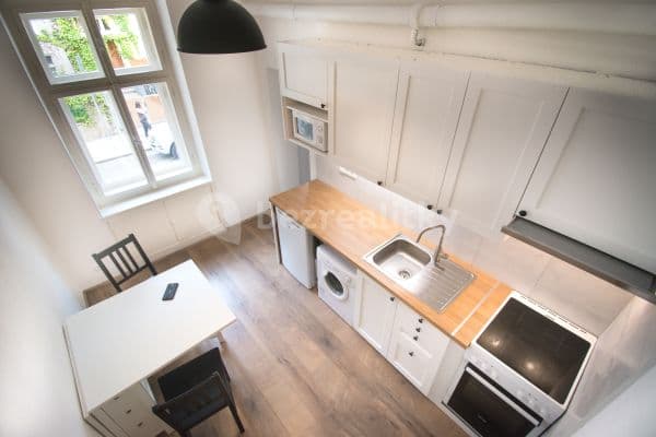 Prenájom bytu 1-izbový 37 m², Grafická, Praha Prenájom bytu 1-izbový 37 m², Grafická, Praha