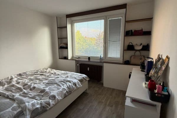 Prenájom bytu 2-izbový 47 m², třída Edvarda Beneše, Hradec Králové Prenájom bytu 2-izbový 47 m², třída Edvarda Beneše, Hradec Králové