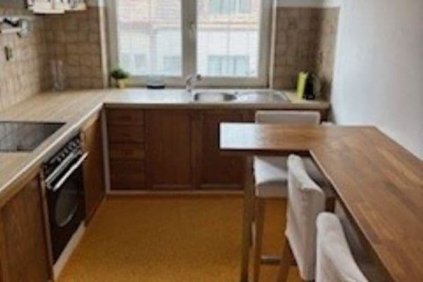 Prenájom bytu 3-izbový 60 m², Ke Džbánu, Praha Prenájom bytu 3-izbový 60 m², Ke Džbánu, Praha