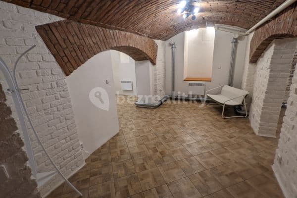 Prenájom bytu 2-izbový 56 m², Příběnická, Praha