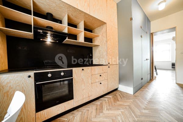 Prenájom bytu 1-izbový 37 m², Bubenská, Praha Prenájom bytu 1-izbový 37 m², Bubenská, Praha