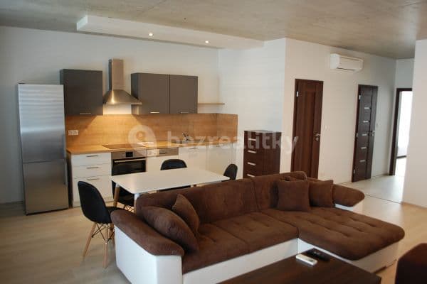 Prenájom bytu 3-izbový 83 m², Petržalka, Bratislavský kraj