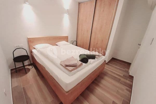 Prenájom bytu 4-izbový 84 m², Petržalka, Bratislavský kraj