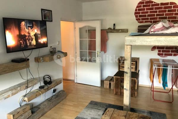 Prenájom bytu 1-izbový 44 m², Karlova Ves Prenájom bytu 1-izbový 44 m², Karlova Ves