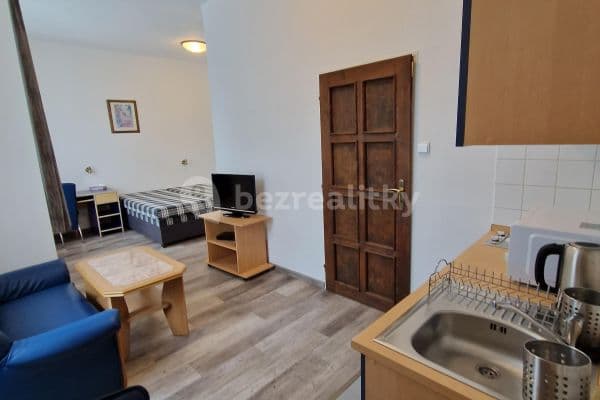Prenájom bytu 1-izbový 26 m², Vratislavova, Praha Prenájom bytu 1-izbový 26 m², Vratislavova, Praha