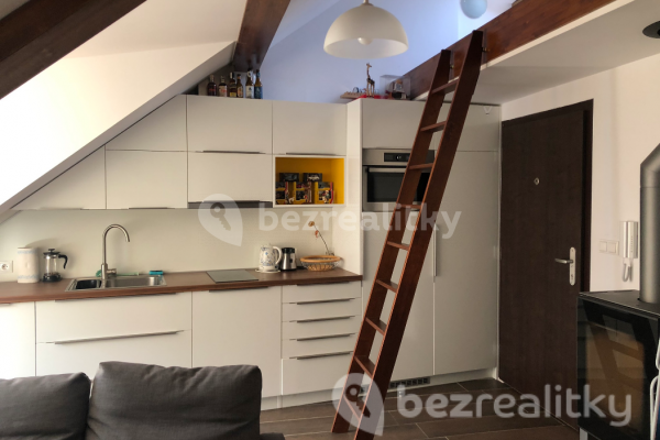 Prenájom bytu 2-izbový 30 m², Bratislava - mestská časť Staré Mesto, Bratislavský kraj