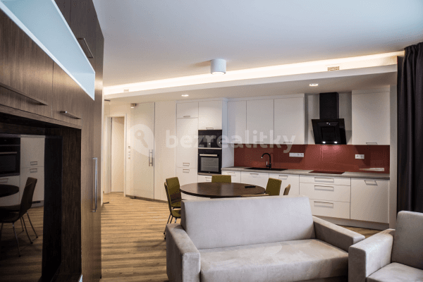 Prenájom bytu 4-izbový 109 m², Mukařovského, Prenájom bytu 4-izbový 109 m², Mukařovského,