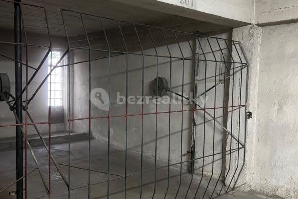 Prenájom garáže 20 m², Jihlavská, Prenájom garáže 20 m², Jihlavská,