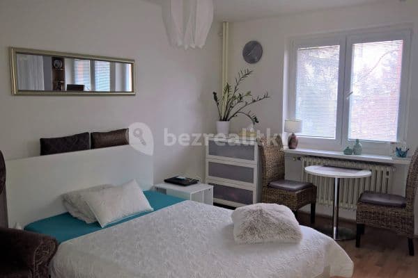 Prenájom bytu Garsoniéra 28 m², Měchenická, Praha Prenájom bytu Garsoniéra 28 m², Měchenická, Praha