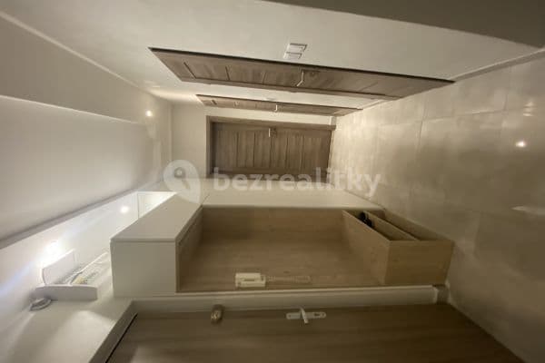 Prenájom bytu 2-izbový 56 m², Masarykova třída, Orlová, Moravskoslezský kraj