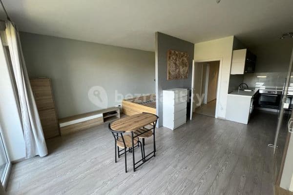 Prenájom bytu 1-izbový 40 m², Mikuláše z Husi, České Budějovice Prenájom bytu 1-izbový 40 m², Mikuláše z Husi, České Budějovice
