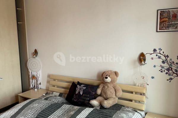Prenájom bytu 2-izbový 40 m², Dúbravka, Bratislavský kraj