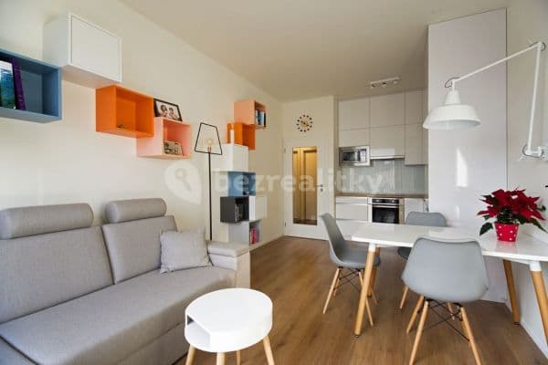 Prenájom bytu 2-izbový 51 m², Geologická, Praha Prenájom bytu 2-izbový 51 m², Geologická, Praha