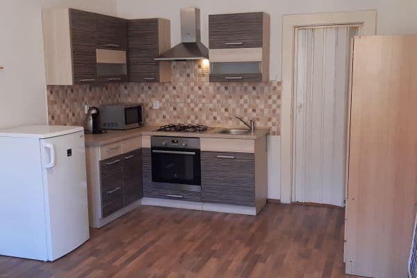 Prenájom bytu Garsoniéra 30 m², Polská, Praha Prenájom bytu Garsoniéra 30 m², Polská, Praha