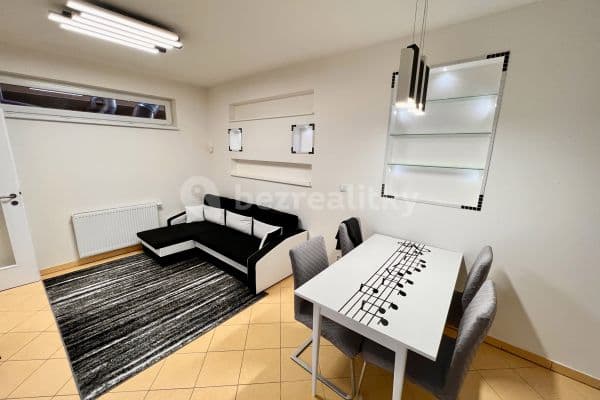 Prenájom bytu 2-izbový 56 m², Slévačská, Praha Prenájom bytu 2-izbový 56 m², Slévačská, Praha