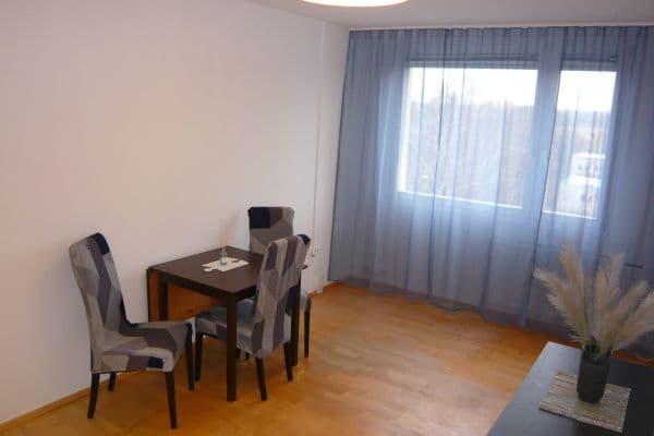 Prenájom bytu 2-izbový 42 m², Doubravická, Praha Prenájom bytu 2-izbový 42 m², Doubravická, Praha