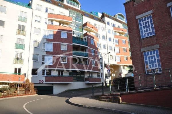 Prenájom garáže 10 m², Pod Parukářkou, Praha Prenájom garáže 10 m², Pod Parukářkou, Praha
