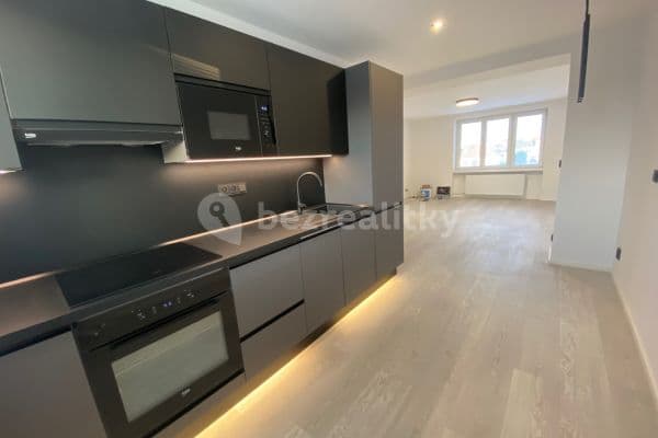 Prenájom bytu 2-izbový 64 m², Horova, Hradec Králové Prenájom bytu 2-izbový 64 m², Horova, Hradec Králové