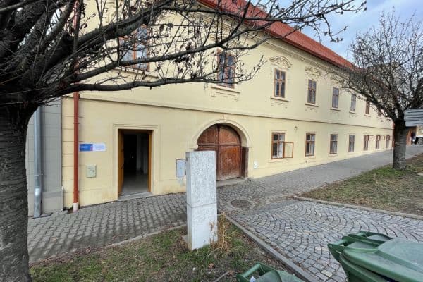 Prenájom bytu 2-izbový 41 m², Sušilovo náměstí, Rousínov Prenájom bytu 2-izbový 41 m², Sušilovo náměstí, Rousínov
