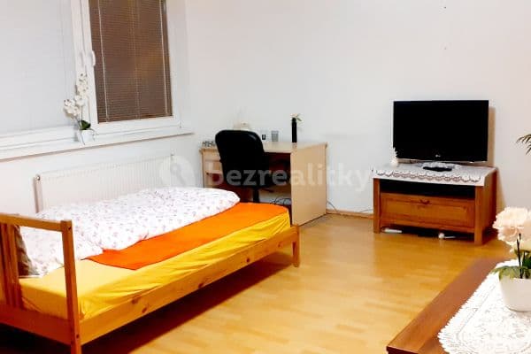 Prenájom bytu 1-izbový 36 m², Dúbravka, Bratislavský kraj