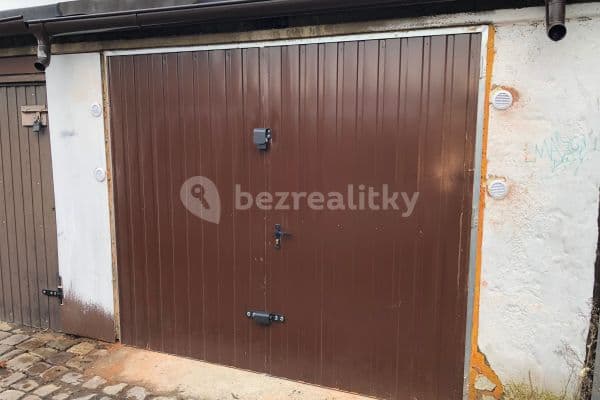 Prenájom garáže 16 m², Novobohdalecká, Praha Prenájom garáže 16 m², Novobohdalecká, Praha