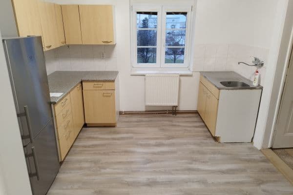 Prenájom bytu 1-izbový 40 m², U Pekáren, Praha Prenájom bytu 1-izbový 40 m², U Pekáren, Praha