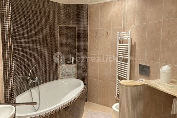 Prenájom bytu 2-izbový 56 m², Vřídelní, Karlovy Vary, Karlovarský kraj Prenájom bytu 2-izbový 56 m², Vřídelní, Karlovy Vary, Karlovarský kraj