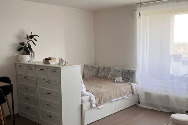 Prenájom bytu 1-izbový 39 m², Ferrariho, Praha Prenájom bytu 1-izbový 39 m², Ferrariho, Praha