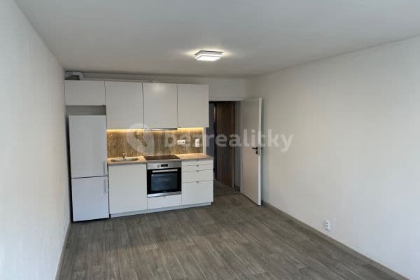 Prenájom bytu 1-izbový 35 m², náměstí Jiřího z Poděbrad, Nový Knín Prenájom bytu 1-izbový 35 m², náměstí Jiřího z Poděbrad, Nový Knín