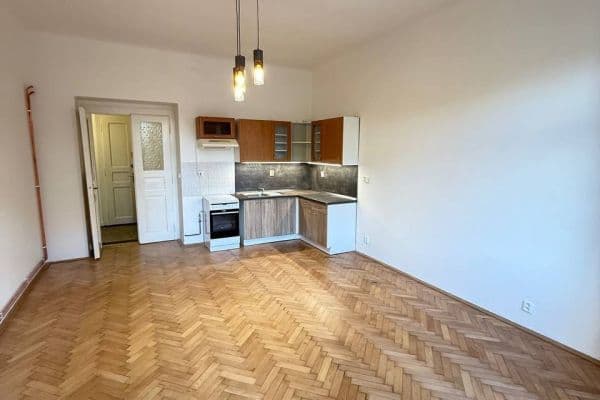 Prenájom bytu 2-izbový 62 m², náměstí Dr. Václava Holého, Praha Prenájom bytu 2-izbový 62 m², náměstí Dr. Václava Holého, Praha