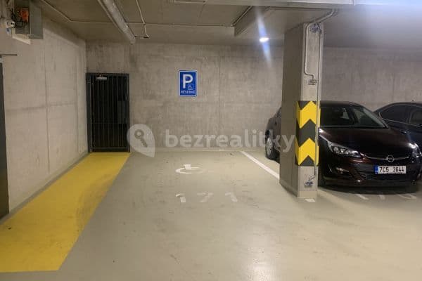Prenájom garáže 16 m², Zvěřinova, Hlavní město Praha Prenájom garáže 16 m², Zvěřinova, Hlavní město Praha