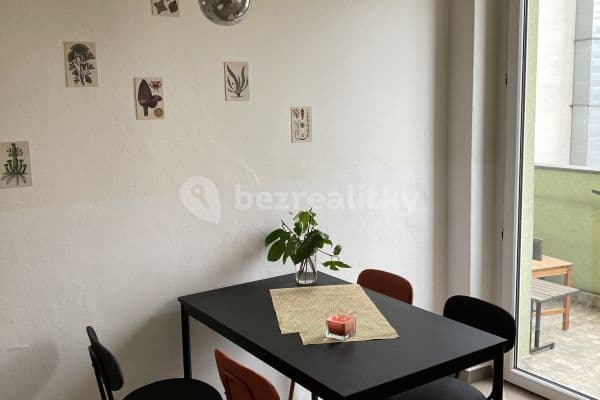 Prenájom bytu 3-izbový 88 m², Bratislava - mestská časť Staré Mesto, Bratislavský kraj