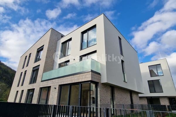 Prenájom bytu 2-izbový 51 m², Ke Hřišti, Černošice Prenájom bytu 2-izbový 51 m², Ke Hřišti, Černošice