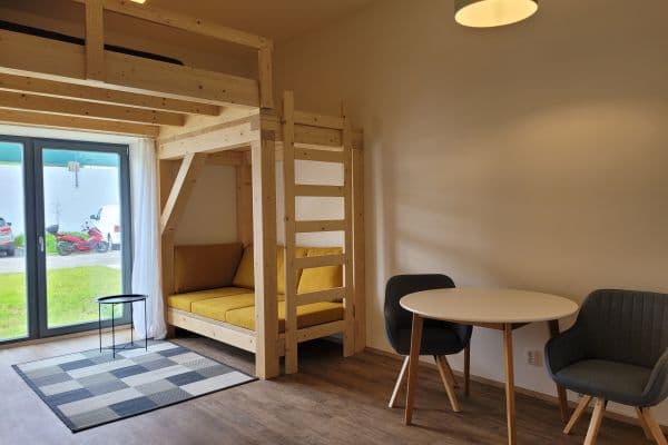 Prenájom bytu 1-izbový 37 m², Zlončice Prenájom bytu 1-izbový 37 m², Zlončice