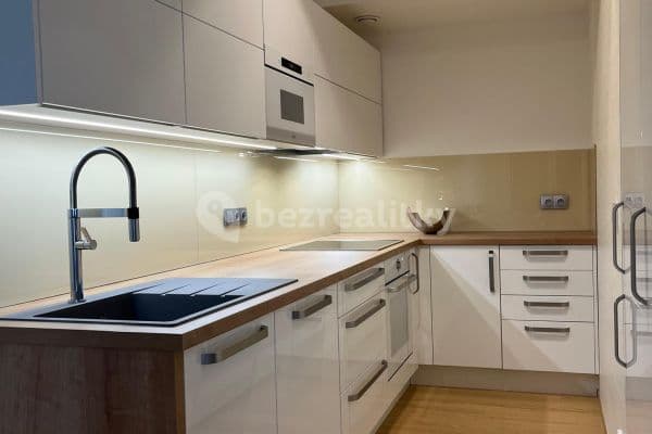 Prenájom bytu 2-izbový 55 m², Hodonínská, Praha Prenájom bytu 2-izbový 55 m², Hodonínská, Praha