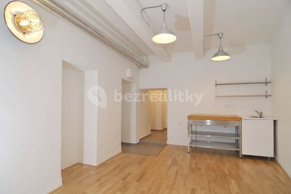 Prenájom bytu 1-izbový 23 m², Přístavní, Praha Prenájom bytu 1-izbový 23 m², Přístavní, Praha