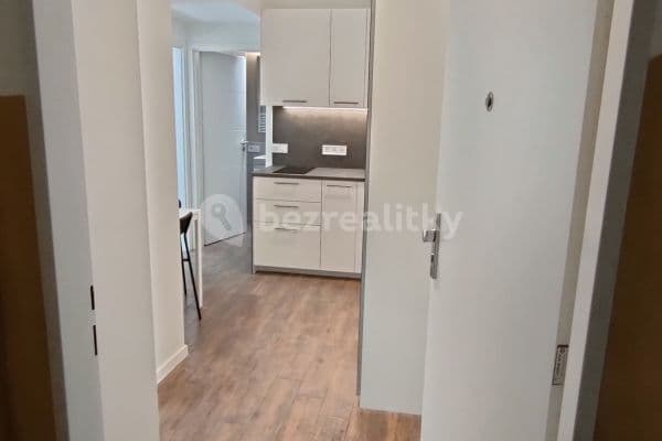 Prenájom bytu 2-izbový 38 m², Koněvova, Praha Prenájom bytu 2-izbový 38 m², Koněvova, Praha