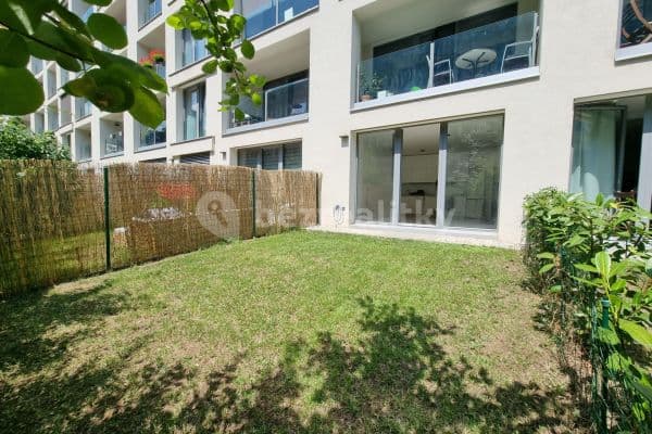 Prenájom bytu 1-izbový 39 m², U Mlýnského kanálu, Praha Prenájom bytu 1-izbový 39 m², U Mlýnského kanálu, Praha