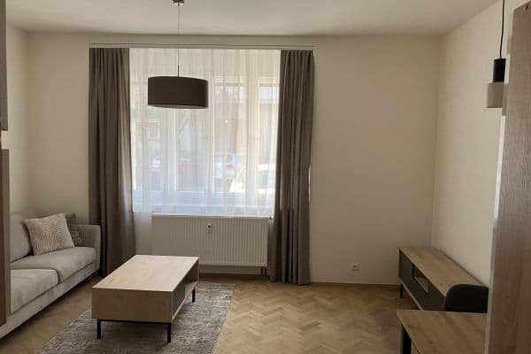 Prenájom bytu 2-izbový 56 m², Přemyslovská, Praha Prenájom bytu 2-izbový 56 m², Přemyslovská, Praha