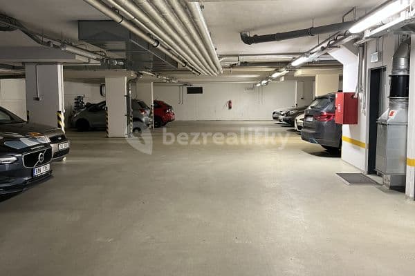 Prenájom garáže 12 m², Nepelova, Praha